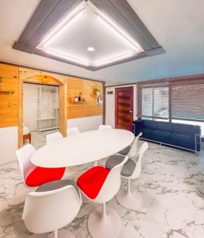 5BR Family House, Myeongdong 7 minutes, Gwanghwamun 10 minutes, Namsan view, Patio